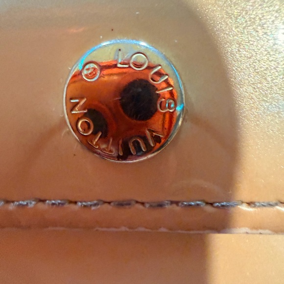 Louis Vuitton Sarah Wallet Monogram Vernis Pearl Ivory Patent - Picture 13 of 13